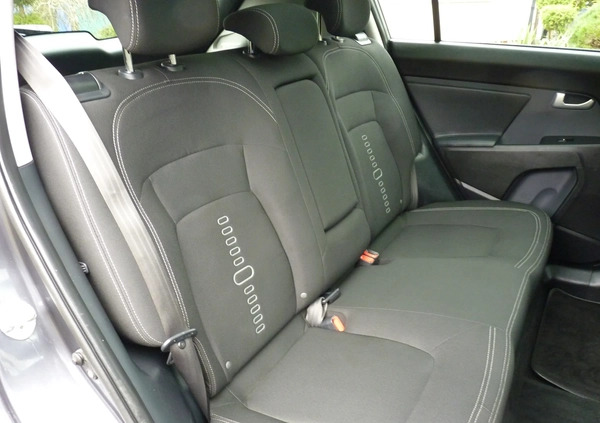 Kia Sportage cena 42600 przebieg: 172800, rok produkcji 2011 z Żmigród małe 211